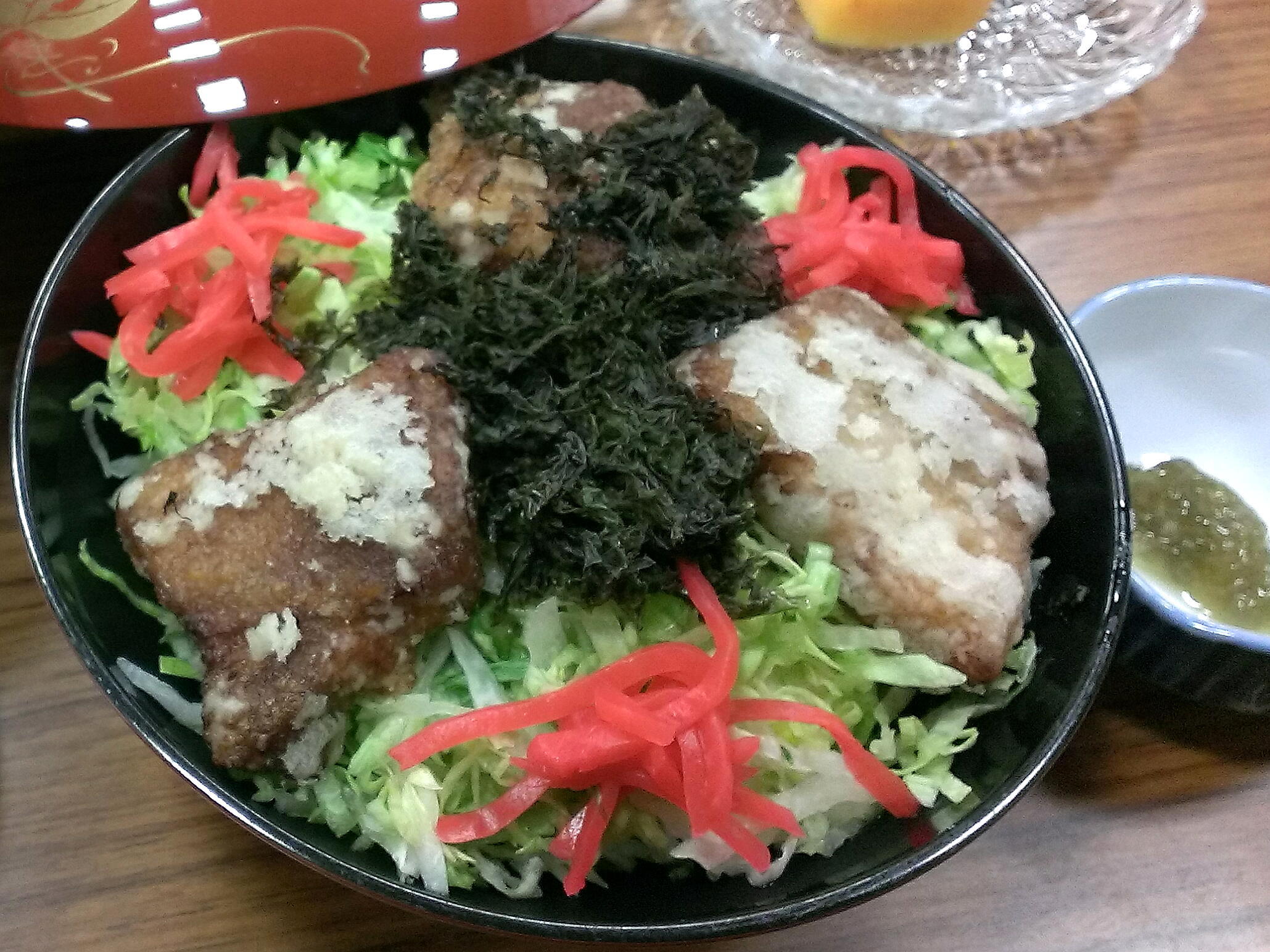 割烹ひさごのたらふく丼「豚からあげ丼」